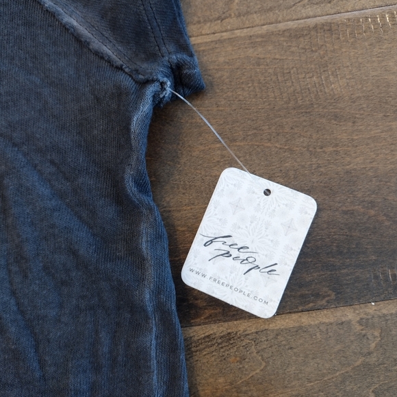 WE THE FREE PEOPLE Women's NWT short-sleeve distressed Gray Black T-shirt -S - Picture 6 of 11